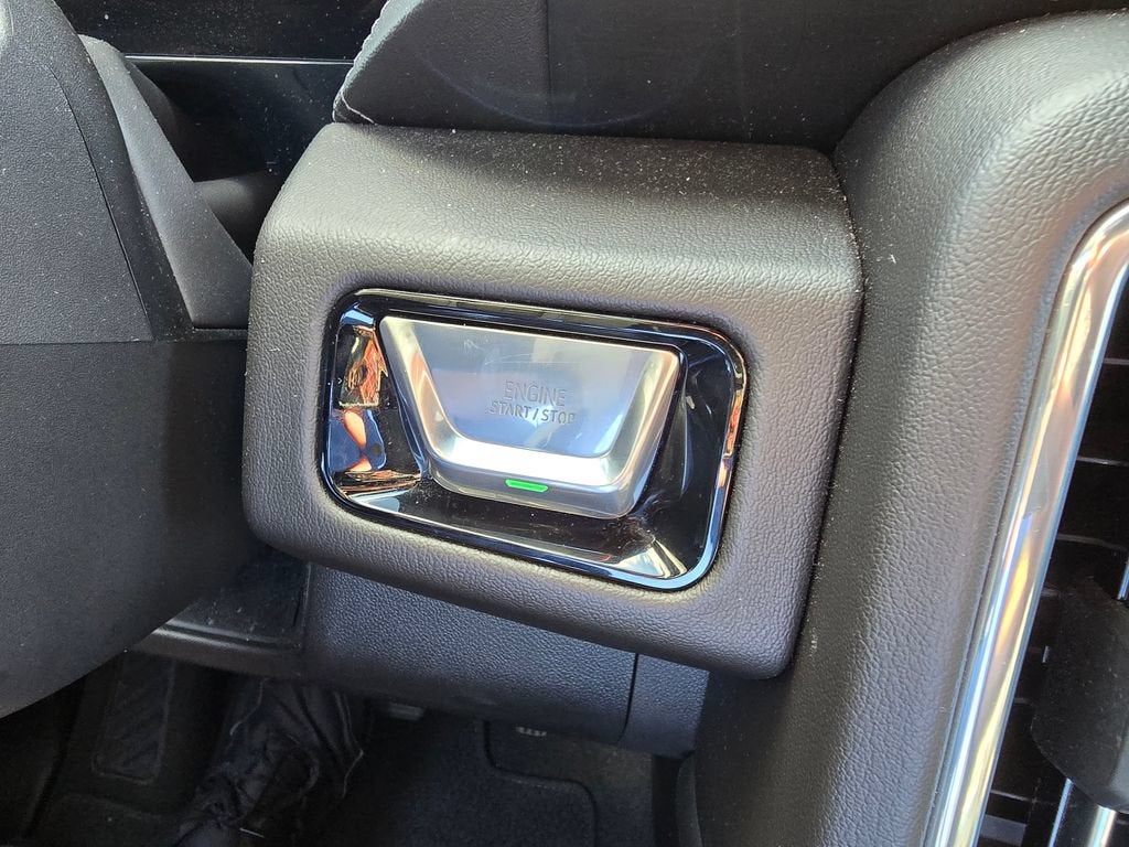2025 GMC Yukon Denali - Photo 23