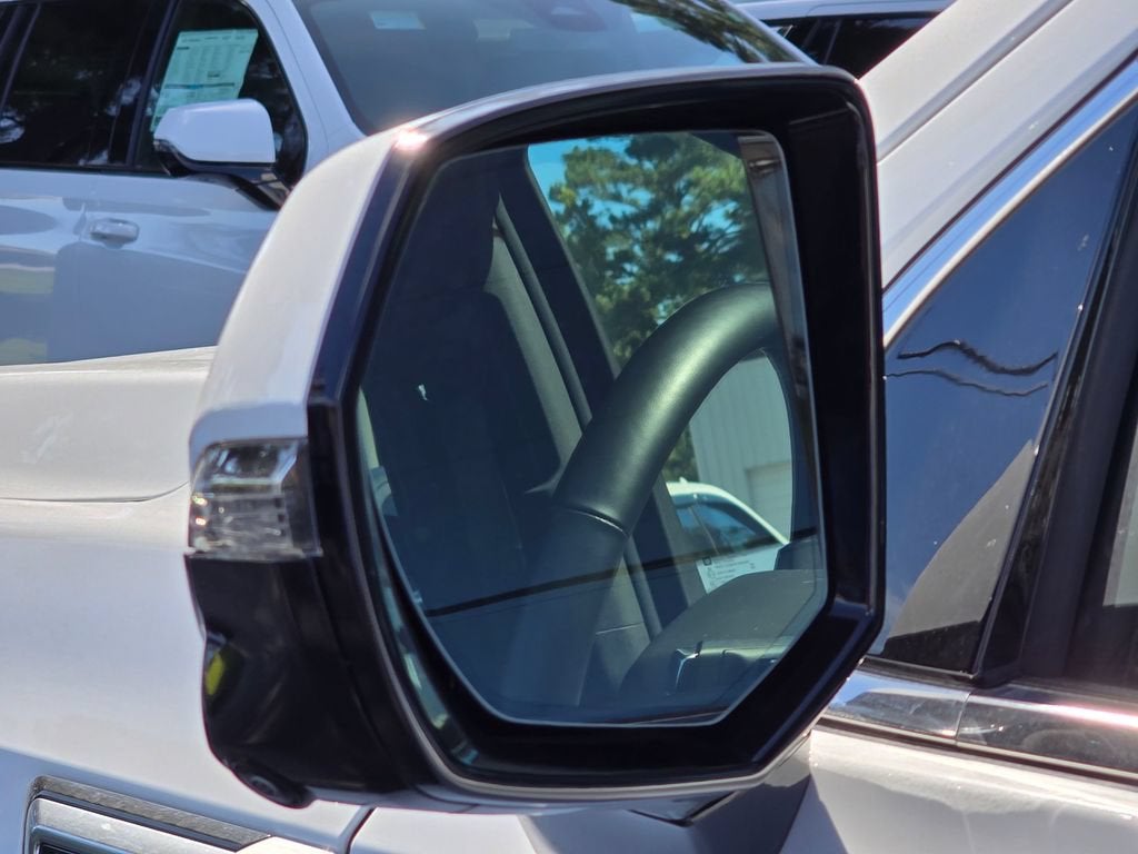 2025 GMC Yukon Denali - Photo 9