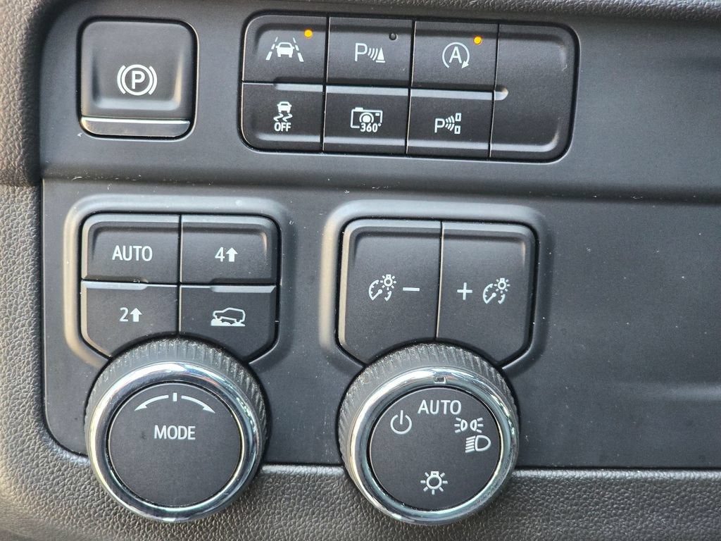 2025 Chevrolet Suburban LT
