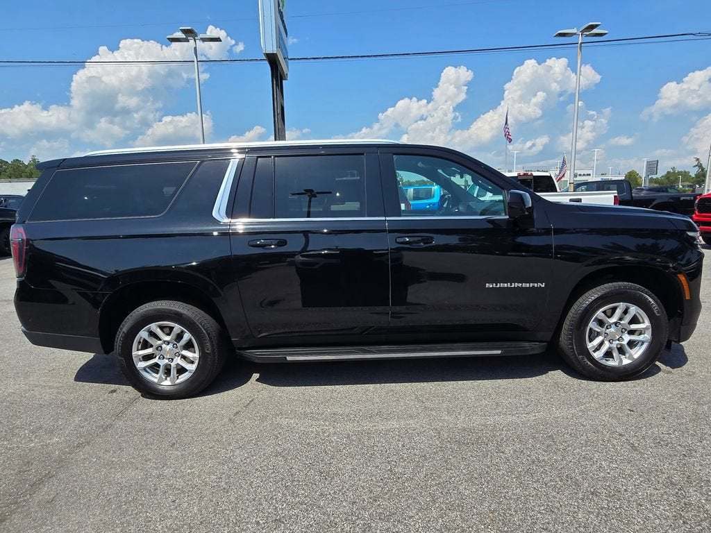 2025 Chevrolet Suburban LT