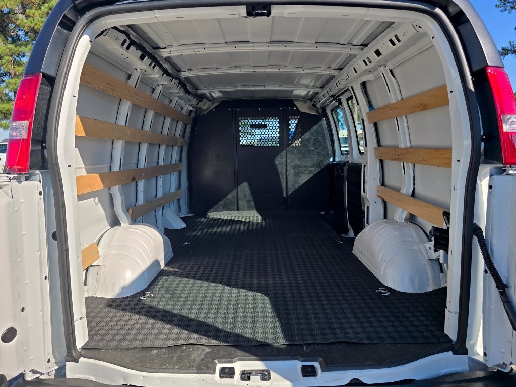 2025 GMC Savana Cargo Work Van - Photo 12