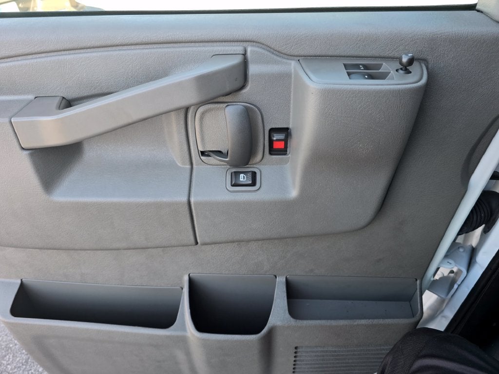 2025 GMC Savana Cargo Work Van - Photo 24