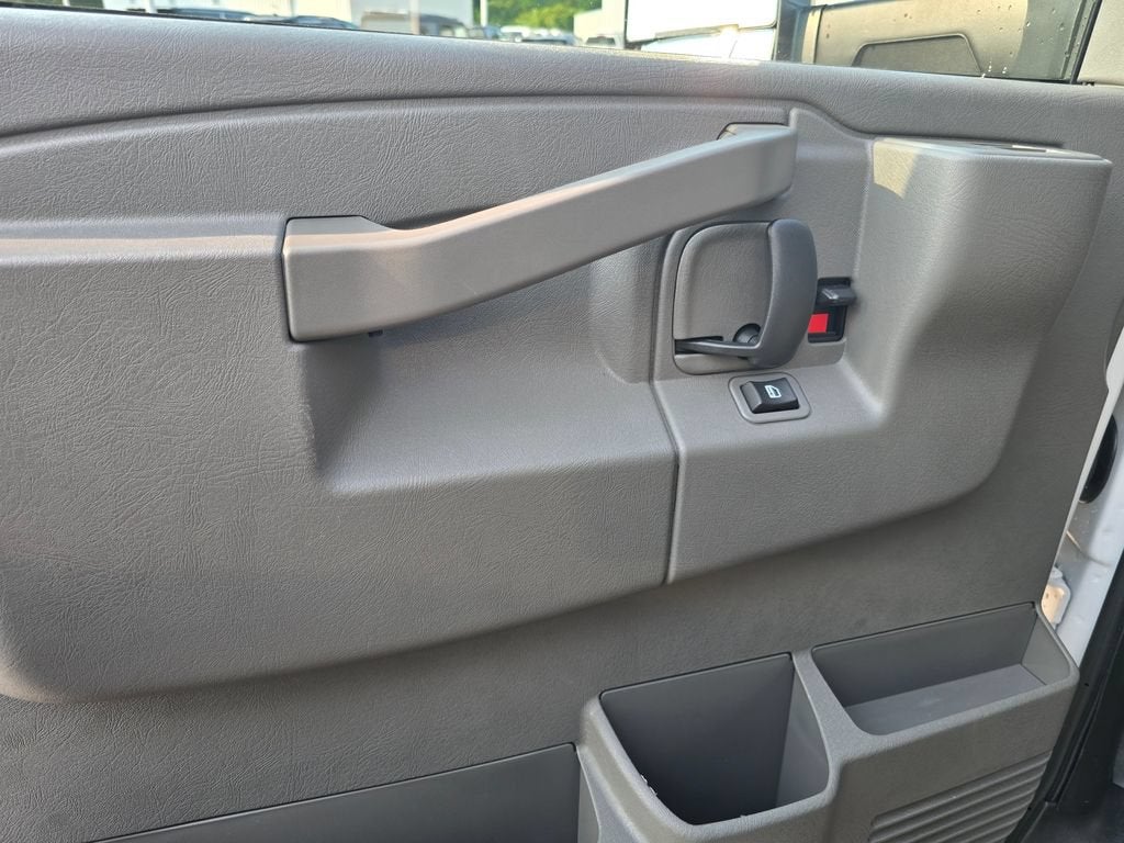 2026 Chevrolet Express Cutaway 3500 1WT