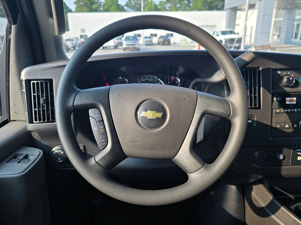 2026 Chevrolet Express Cutaway 3500 1WT