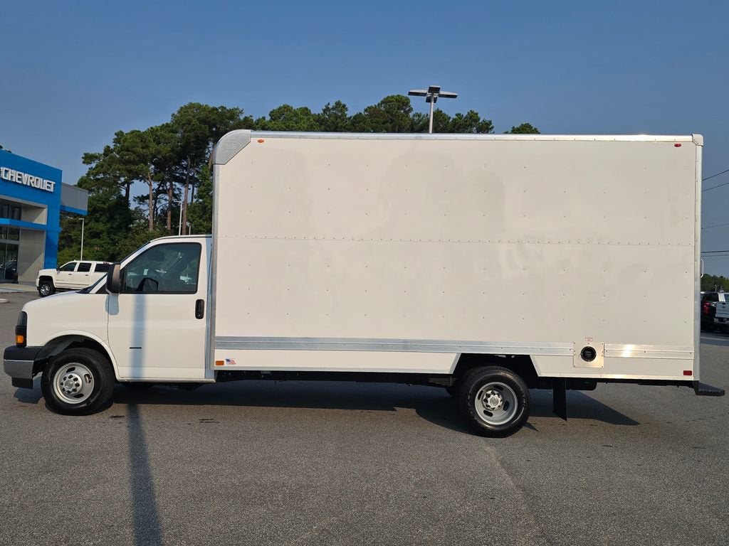 2026 Chevrolet Express Cutaway 3500 1WT