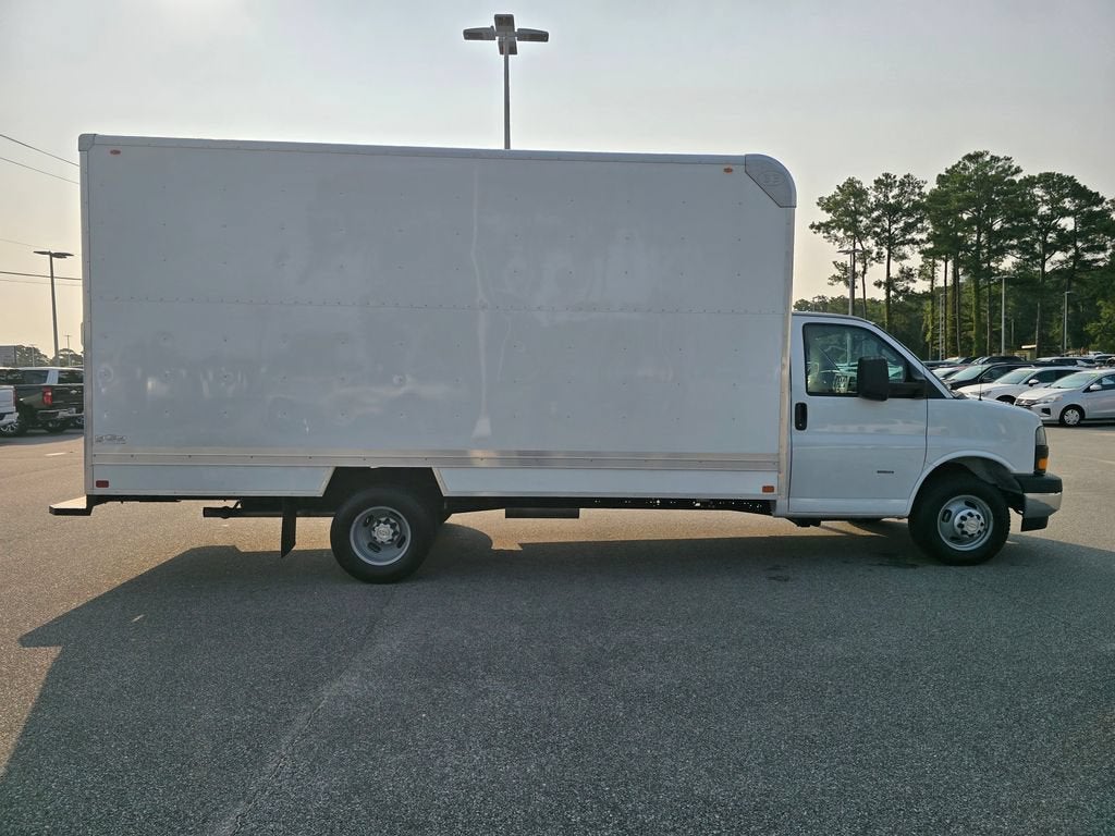2026 Chevrolet Express Cutaway 3500 1WT