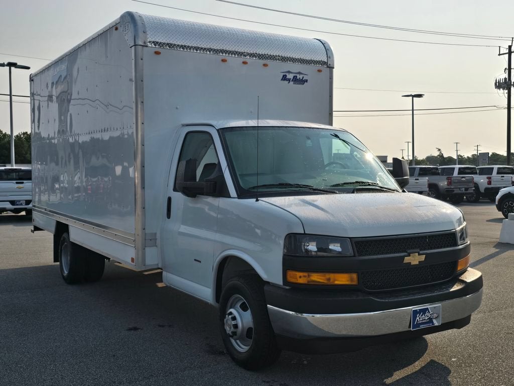 2026 Chevrolet Express Cutaway 3500 1WT