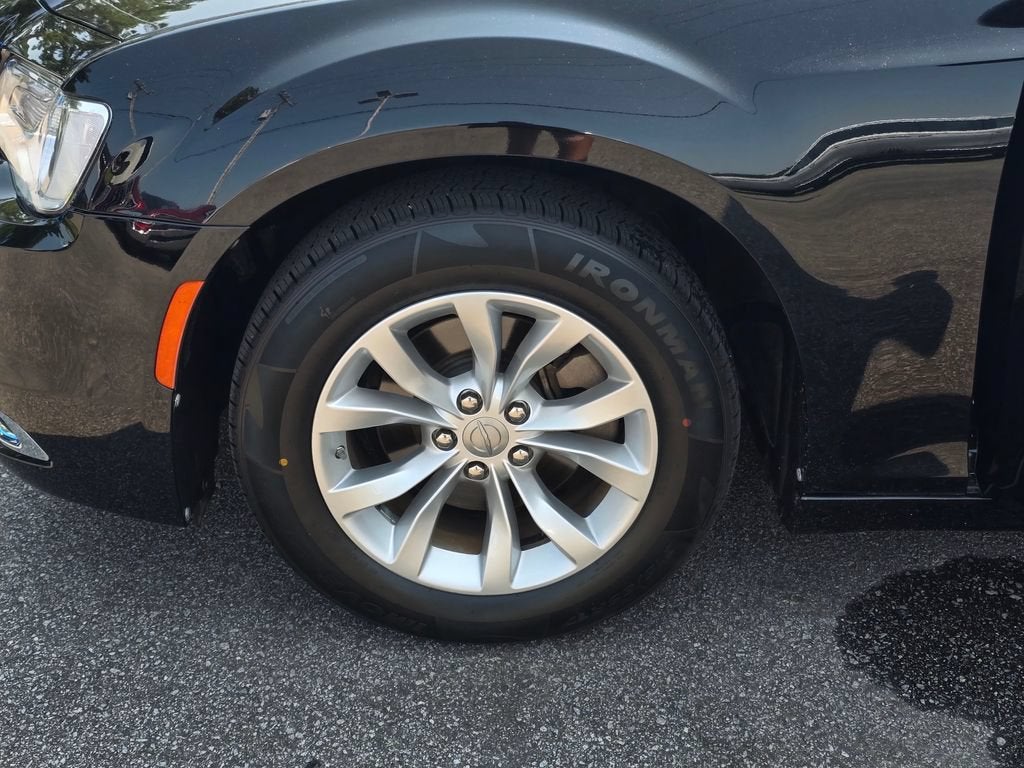 2023 Chrysler 300 Touring