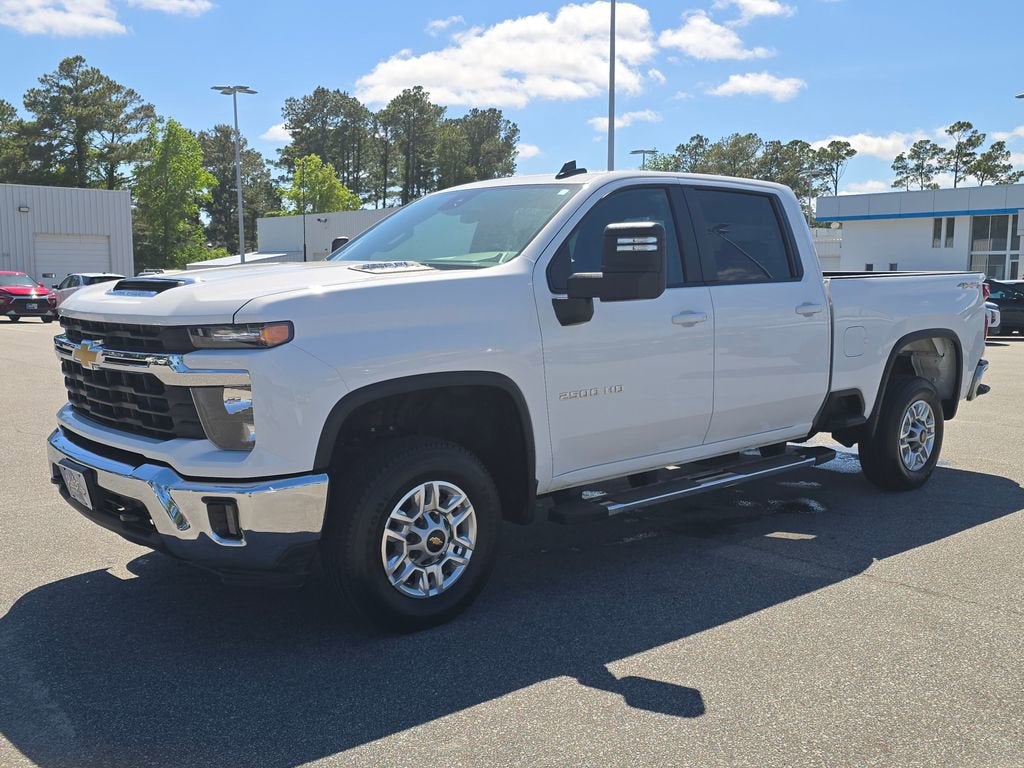 2025 Chevrolet Silverado HD LT 4WD Crew Cab Standard Box's photo