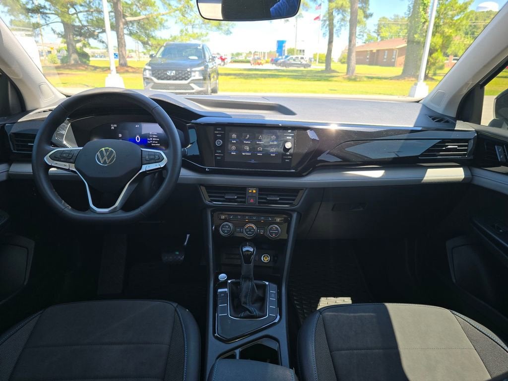 2024 Volkswagen Taos 1.5T SE Black