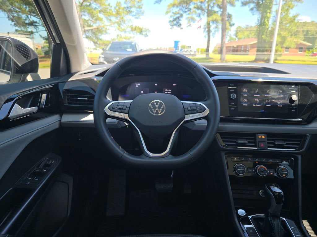 2024 Volkswagen Taos 1.5T SE Black