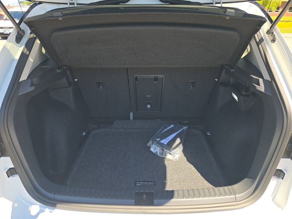 2024 Volkswagen Taos 1.5T SE Black