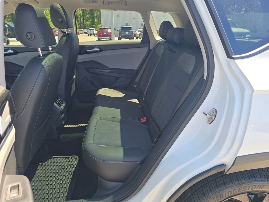 2024 Volkswagen Taos 1.5T SE Black