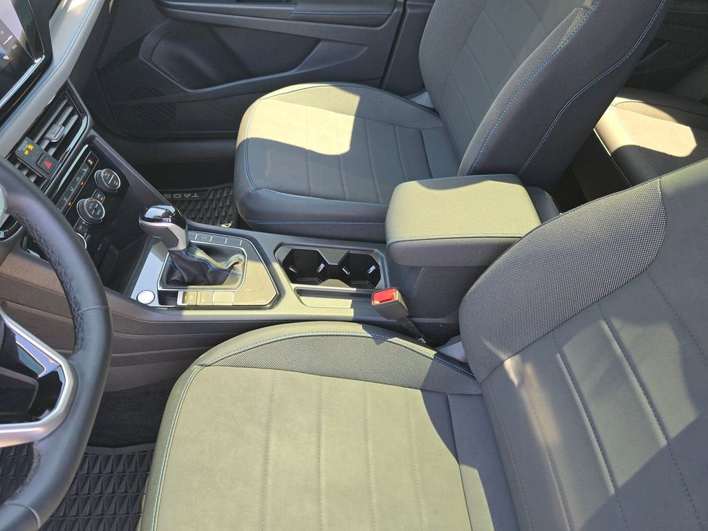2024 Volkswagen Taos 1.5T SE Black