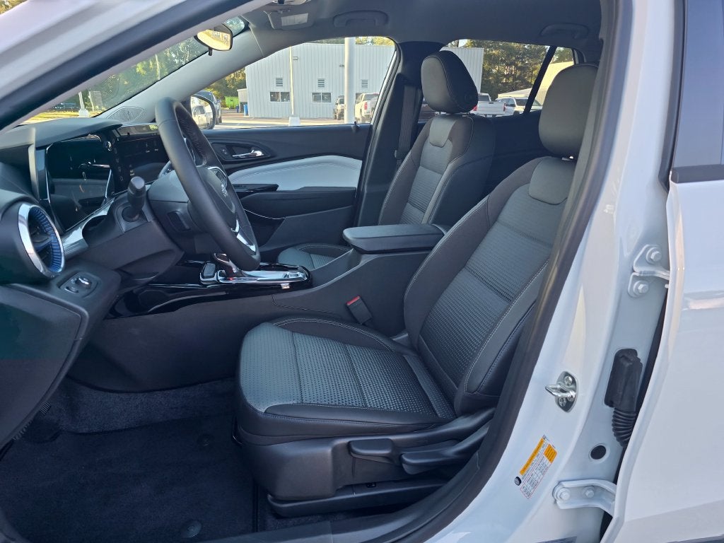 2026 Chevrolet Trax LT - Photo 9